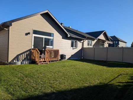 For Lease - 5 Yade Road, Arnprior, Ontario - Photo 2