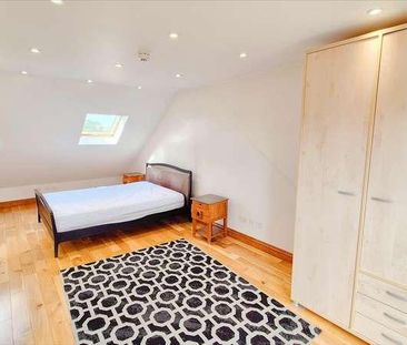 Taunton Avenue, Hounslow, TW3 - Photo 2