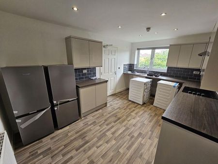 1 bedroom in a house share to rent - Photo 5