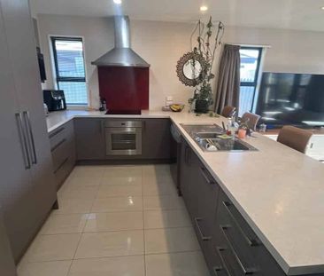 Bouler Court Family home - Photo 1