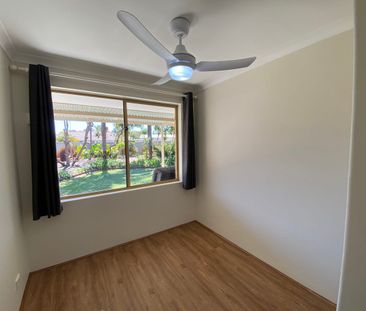 3 Newlyn Way, Coodanup, WA 6210 - Photo 4