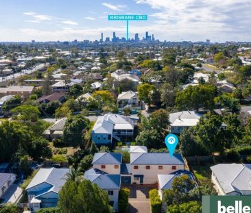 Spacious Two-Bedroom Townhouse with Private Courtyard – Boutique Ye... - Photo 5