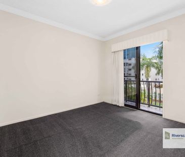 RECENTLY REFURBISHED WITH TROPICAL OUTLOOK & CITY VIEWS - Photo 2