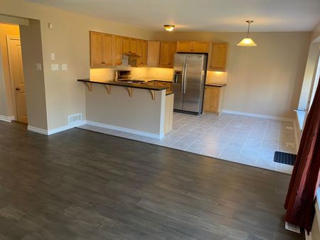 For Lease - 3225 River Rock Avenue, Barrhaven, Ontario - Photo 3