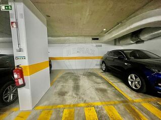 Apartment 1 bedrooms for rent Lumiar Lisboa - tennis court, solar panels, balcony, great location, air conditioning, balconies, double glazing, store room - Photo 2