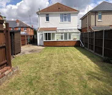 Bedroom Detached House In Ensbury, BH10 - Photo 6