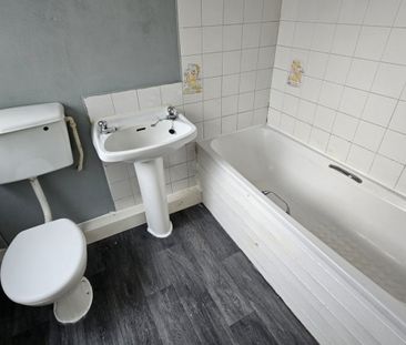 2 bed Terraced - To Let - Photo 6