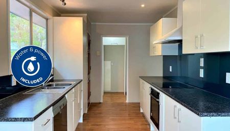 Bright & Sunny 3 Bedroom House in Titirangi - Photo 5
