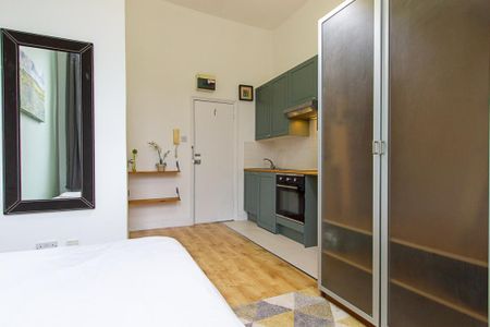 Flat 04 West Cromwell Road, Earls Court SW5 9QL - Photo 5