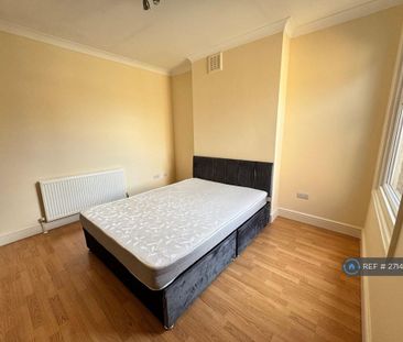 1 bedroom in a flat share to rent - Photo 5