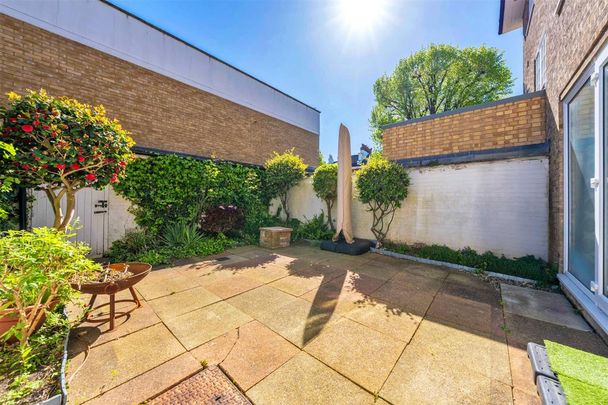 3 bedroom terraced house to rent - Photo 1