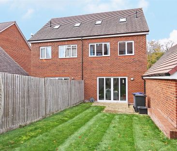 4 bedroom semi-detached house to rent - Photo 4