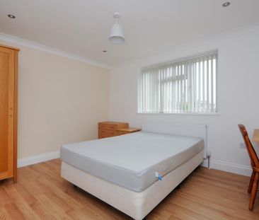 8 bedroom semi-detached house to rent - Photo 1