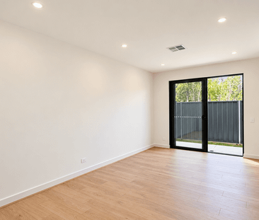 Brand-New Designer Townhouse – 4 Bedrooms, Double Garage & Solar - Photo 1