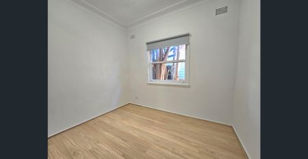 Renovated 3 Bedroom - Photo 3