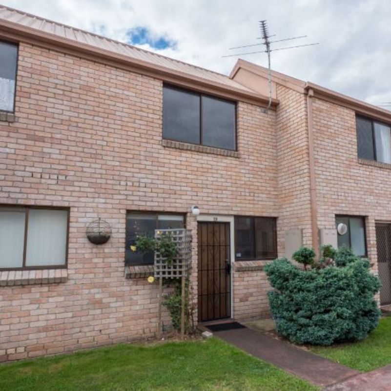 Charming and Centrally Located- Short term lease, until March 2026 - Photo 1