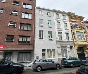 Gelijkvloers studio / volledig vernieuwd / goede ligging - Foto 4