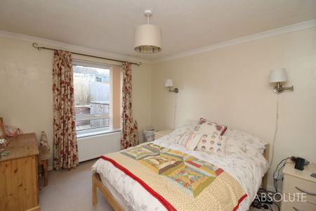 3 bed semi-detached house to rent in Glebeland Way, Torquay, TQ2 - Photo 3