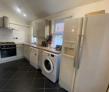 1 bedroom in a house share to rent - Photo 6