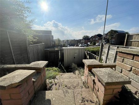 Sycamore Close, Poole, Dorset, BH17 - Photo 2
