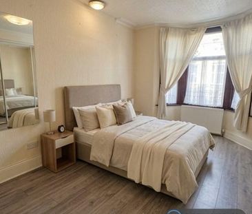 4 bedroom terraced house to rent - Photo 3