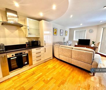 2 bedroom flat to rent - Photo 2