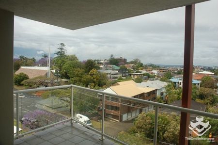 Beautiful views over Brisbane from this conveniently located 2 bedroom unit - Photo 3