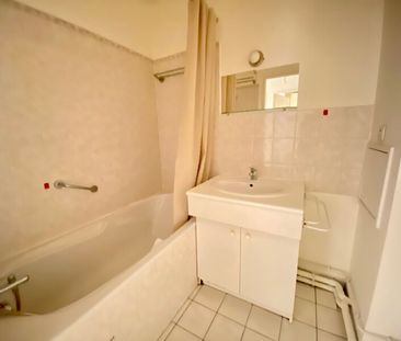 Location Appartement 2 pièces 44m² ORLEANS 45000 - Photo 6