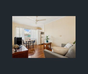 Flexible Dual Living in Prime Location - Ideal for Extended Familie... - Photo 4