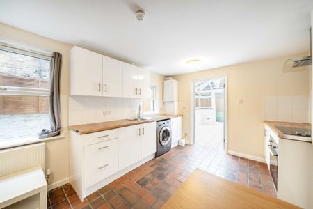 Avenue Road, Acton, W3, London - Photo 5