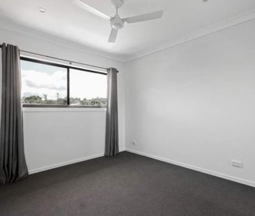 37 Lockyer Street, Camp Hill QLD 4152 - Townhouse For Rent | Domain - Photo 6