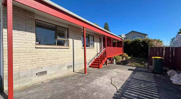 Three Bedroom Family Home In A Convenient Location - Photo 1