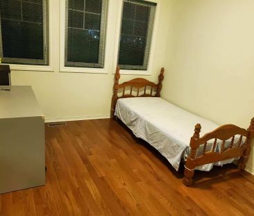 For Lease - 31 Thornbury Crescent, South of Baseline to Knoxdale, O... - Photo 1