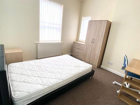 4 bedroom terraced house to rent - Photo 2