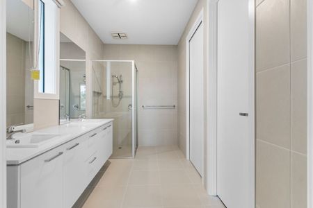 Stunning 4-Bedroom family Home for $890/week - Photo 4