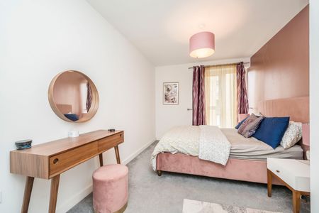 Bowen Drive, Charlton, SE7, London - Photo 2