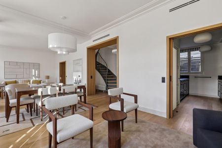 Location Appartement Paris 7 5 Pièces 162.55 m² - Photo 3