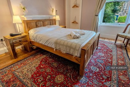 3 bedroom flat to rent - Photo 4