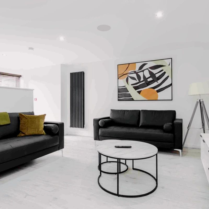 6 Beds 6 Baths - Photo 1