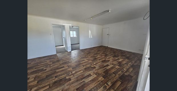 Rental Property in Waterloo Corner - Ideal for Families or Tradespeople - Photo 1