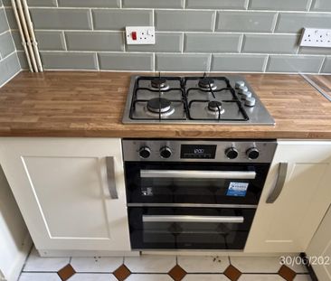 4 bedroom terraced house to rent - Photo 2