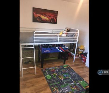 3 bedroom semi-detached house to rent - Photo 4