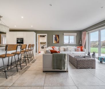 5 bedroom detached house to rent - Photo 1