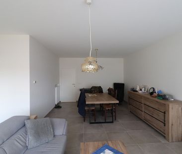Gelijkvloers appartement met 2 slaapkamers, tuin en garage. - Photo 4