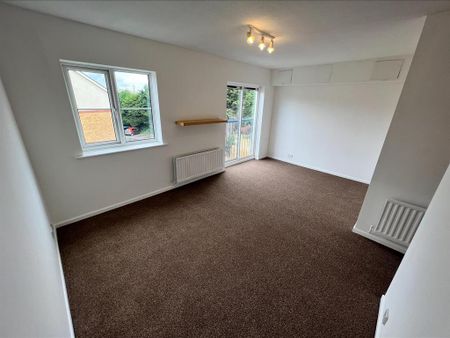 2 bedroom flat to rent - Photo 2