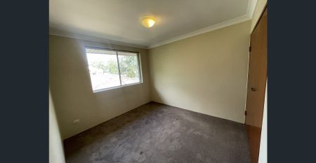 Unit in Prime Penrith Location! - Photo 2