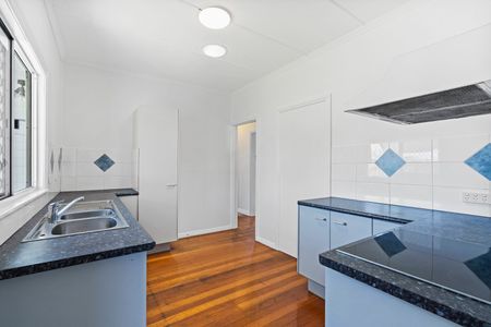 Modern Family Home in Prime Moorooka Location - Photo 4