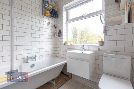 4 bedroom semi-detached house to rent - Photo 2