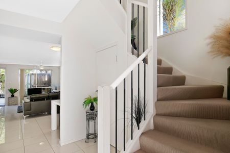 Modern Townhouse Located in the Heart of Maroochydore&excl; - Photo 4