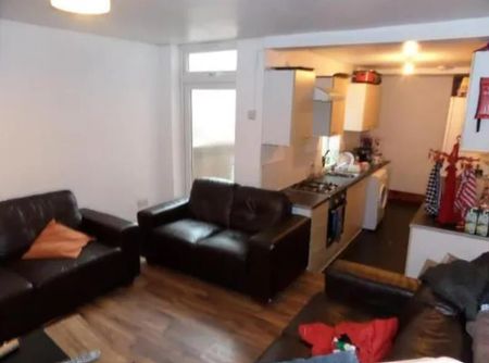 10 Luton Road - Photo 2